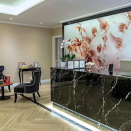The Boutique 3* Rom